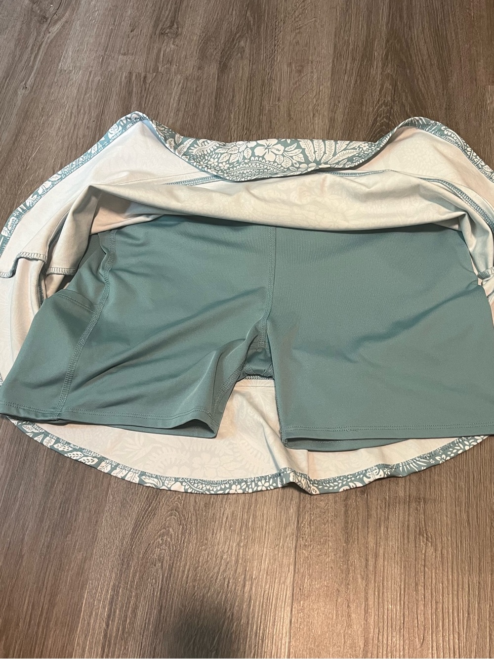 Tommy Bahama Floral Golf and Tennis Skort NWOT - Picture 8 of 9
